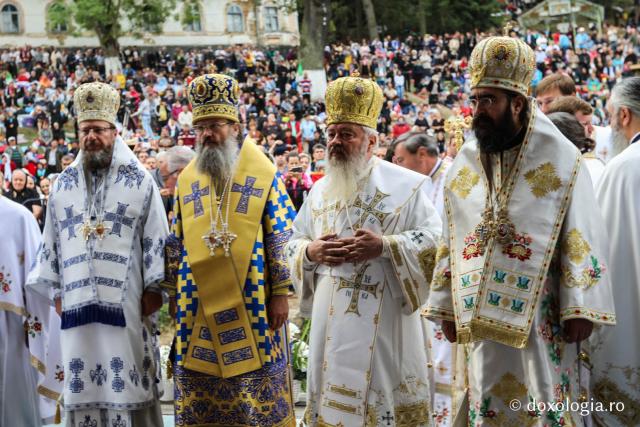 Sfânta Liturghie de Sărbătoarea Adormirii Maicii Domnului la Mănăstirea Nicula