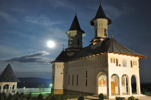 Popas duhovnicesc la Mănăstirea „Sfântul Ierarh Vasile cel Mare” din localitatea Bodeşti, ţinutul Neamţului