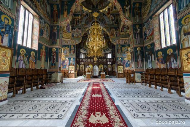 Biserica nouă a Mănăstirii Sihăstria Putnei va fi sfințită duminică, 27 august