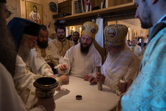 Sfinţirea Schitului „Sfântul Proroc Ilie” - Salaş, oficiată de doi ierarhi