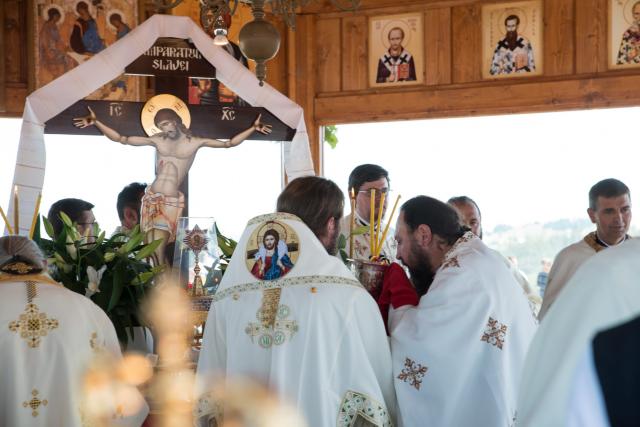 Sfinţirea Schitului „Sfântul Proroc Ilie” - Salaş, oficiată de doi ierarhi