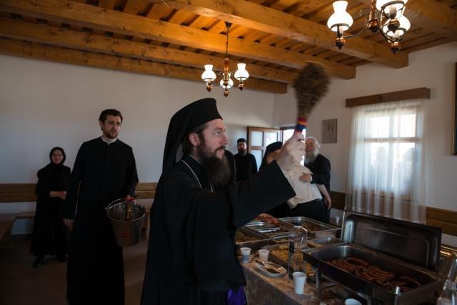 Sfinţirea Schitului „Sfântul Proroc Ilie” - Salaş, oficiată de doi ierarhi