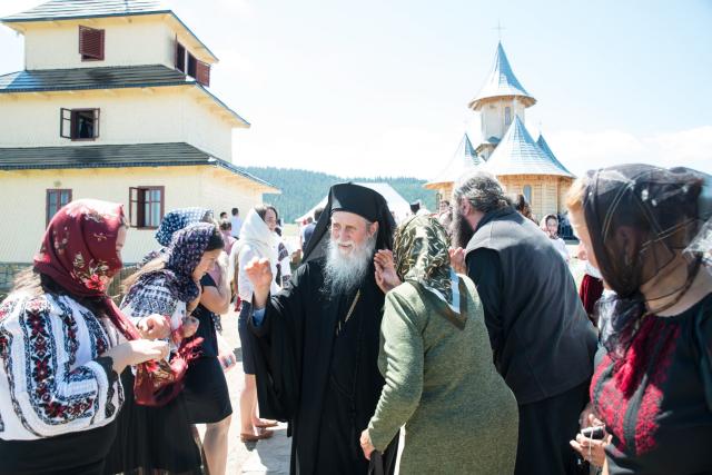 Sfinţirea Schitului „Sfântul Proroc Ilie” - Salaş, oficiată de doi ierarhi