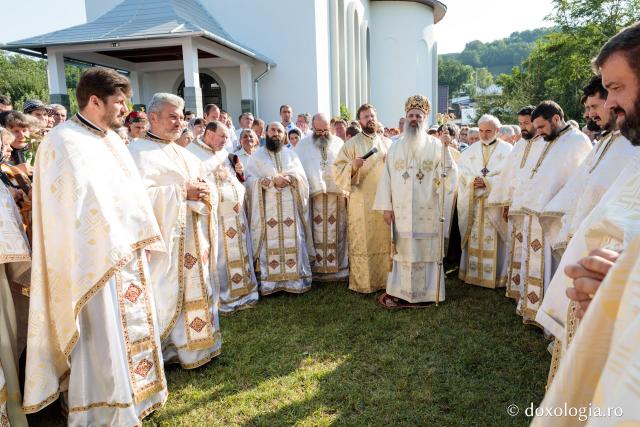 Biserica „Sfânta Treime” din Luncași, jud. Neamț, a fost sfințită