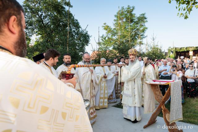 Biserica „Sfânta Treime” din Luncași, jud. Neamț, a fost sfințită