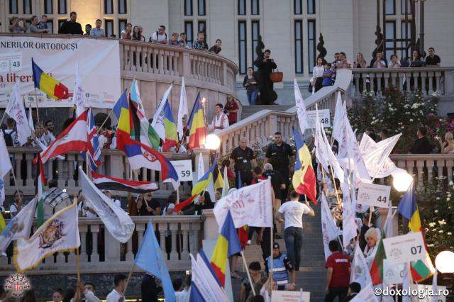 (Video) Peste 5000 de tineri intonează Imnul Național al României la deschiderea ITO 2017