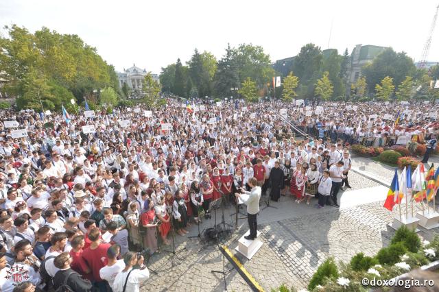 15 ierarhi și peste 6.000 de tineri, la slujba Sfintei Liturghii solemne din cadrul ITO 2017
