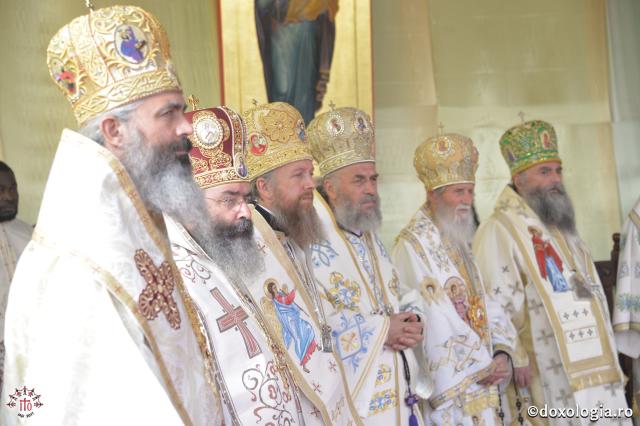 15 ierarhi și peste 6.000 de tineri, la slujba Sfintei Liturghii solemne din cadrul ITO 2017