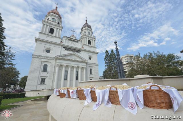 15 ierarhi și peste 6.000 de tineri, la slujba Sfintei Liturghii solemne din cadrul ITO 2017