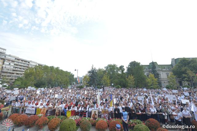 15 ierarhi și peste 6.000 de tineri, la slujba Sfintei Liturghii solemne din cadrul ITO 2017