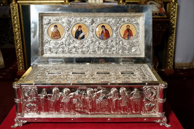 Părintele Patriarh Daniel a sfinţit racla în care vor fi așezate moaștele Sfinților Cuvioși Sila, Paisie și Natan