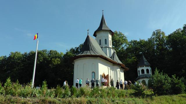 IPS Arhiepiscop Pimen:  „Luarea crucii înseamnă lepădarea de sine”