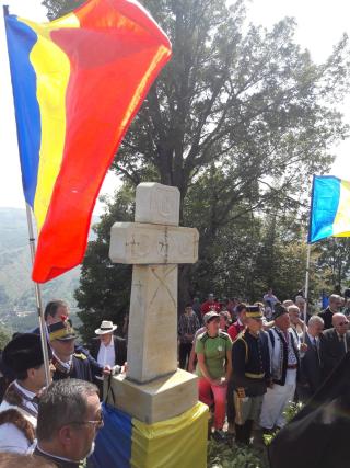 Rugăciune şi omagiu eroilor români pe colinele Cireşoaiei