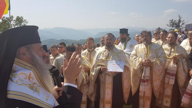 Rugăciune şi omagiu eroilor români pe colinele Cireşoaiei