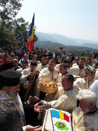Rugăciune şi omagiu eroilor români pe colinele Cireşoaiei