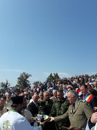 Rugăciune şi omagiu eroilor români pe colinele Cireşoaiei