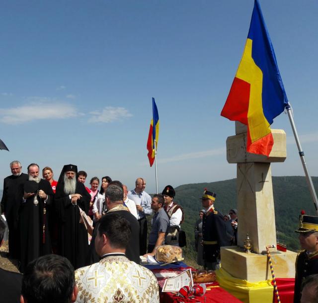 Rugăciune şi omagiu eroilor români pe colinele Cireşoaiei