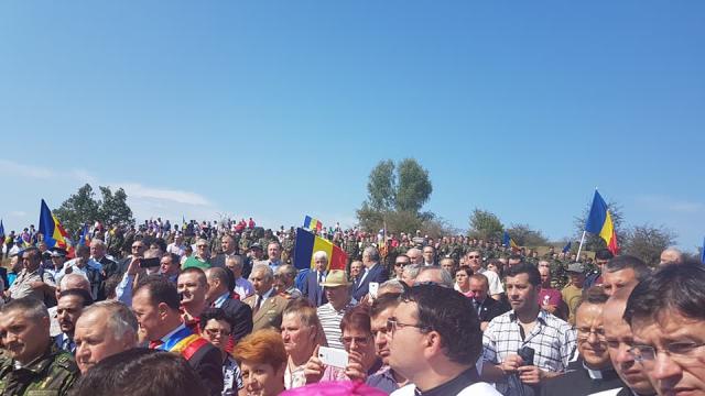 Rugăciune şi omagiu eroilor români pe colinele Cireşoaiei