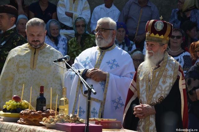 IPS Pimen a sfinţit un monument dedicat eroului Ioan Grosaru
