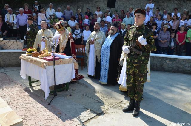 IPS Pimen a sfinţit un monument dedicat eroului Ioan Grosaru