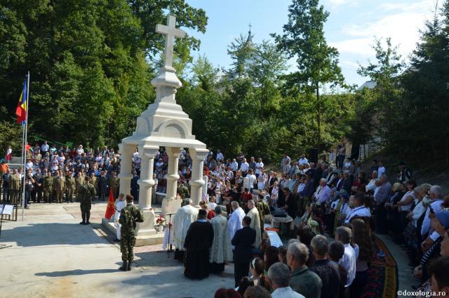 IPS Pimen a sfinţit un monument dedicat eroului Ioan Grosaru