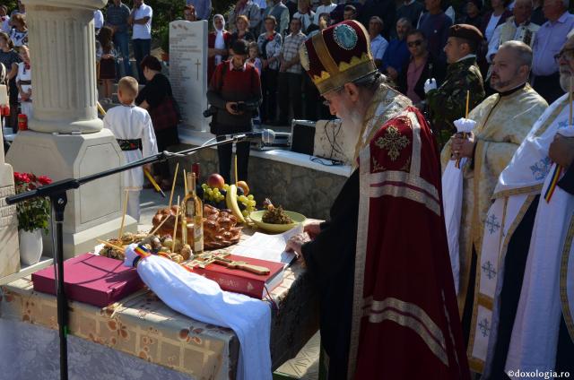 IPS Pimen a sfinţit un monument dedicat eroului Ioan Grosaru