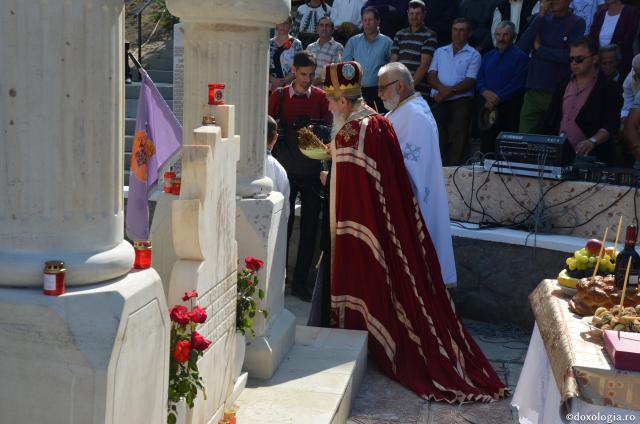 IPS Pimen a sfinţit un monument dedicat eroului Ioan Grosaru