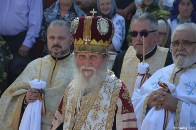 IPS Pimen a sfinţit un monument dedicat eroului Ioan Grosaru