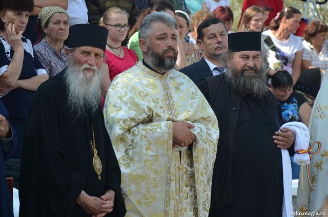 IPS Pimen a sfinţit un monument dedicat eroului Ioan Grosaru