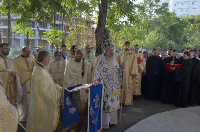 Biserica Ciurchi, solemnitate şi frumuseţe la primirea hainei luminoase a sfinţirii