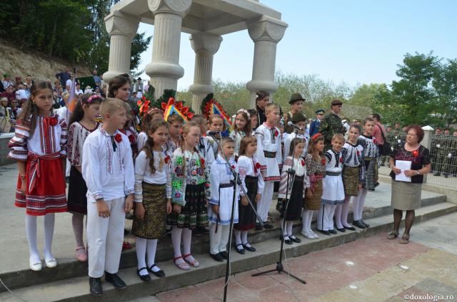 IPS Pimen a sfinţit un monument dedicat eroului Ioan Grosaru