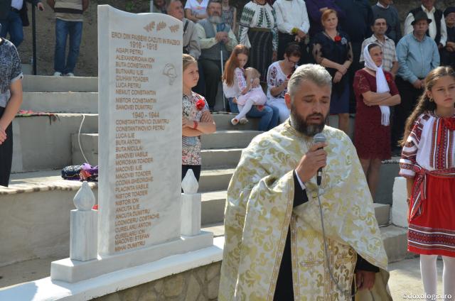 IPS Pimen a sfinţit un monument dedicat eroului Ioan Grosaru