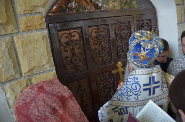 Biserica Ciurchi, solemnitate şi frumuseţe la primirea hainei luminoase a sfinţirii