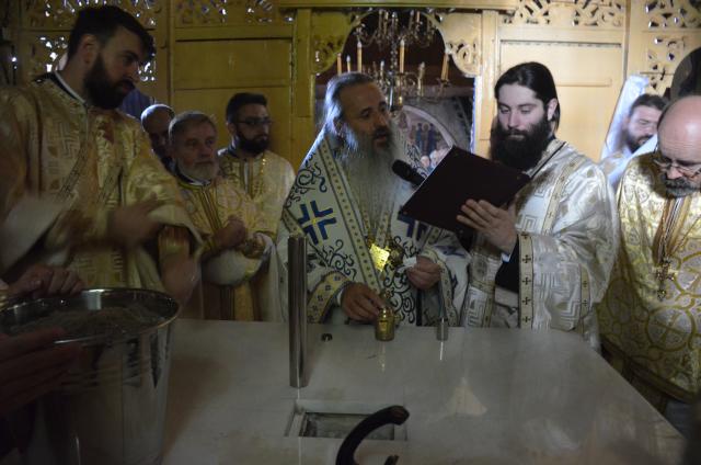 Biserica Ciurchi, solemnitate şi frumuseţe la primirea hainei luminoase a sfinţirii