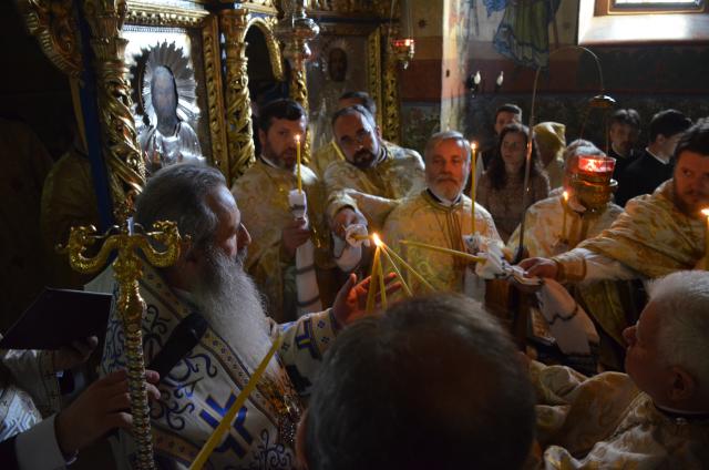 Biserica Ciurchi, solemnitate şi frumuseţe la primirea hainei luminoase a sfinţirii