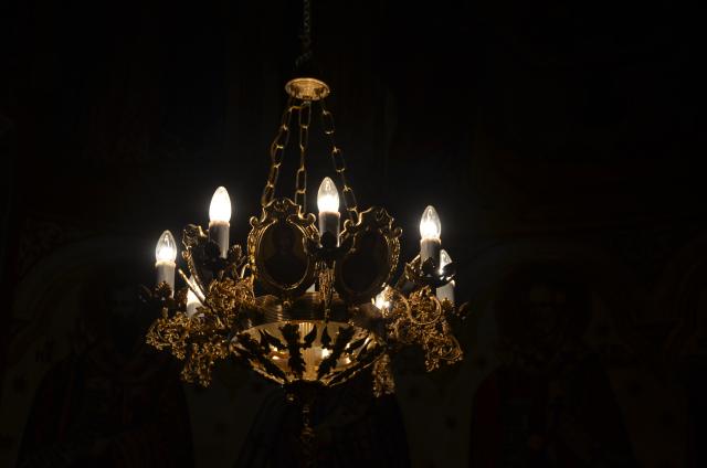Biserica Ciurchi, solemnitate şi frumuseţe la primirea hainei luminoase a sfinţirii