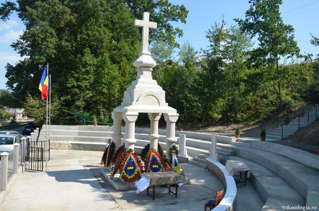 IPS Pimen a sfinţit un monument dedicat eroului Ioan Grosaru