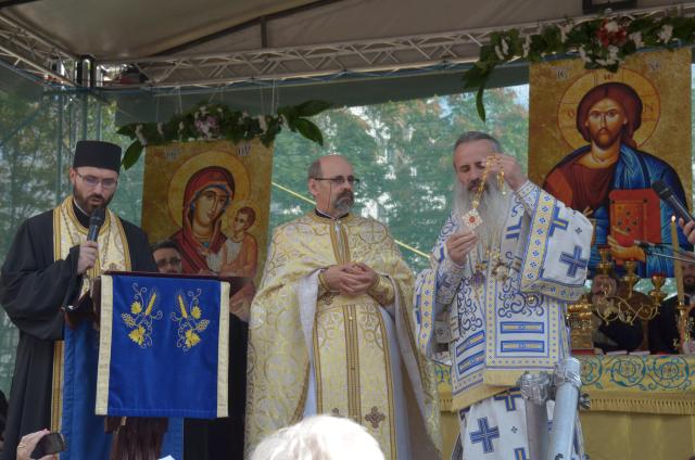Biserica Ciurchi, solemnitate şi frumuseţe la primirea hainei luminoase a sfinţirii