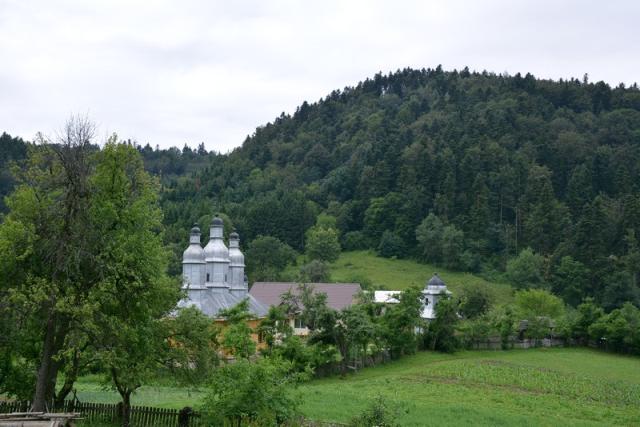 Schitul Pocrov îmbracă straie de sărbătoare