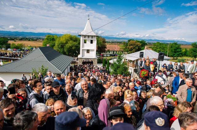 Înnoire şi sfinţire în Parohia Costişa II