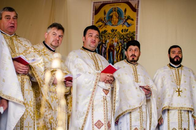 Înnoire şi sfinţire în Parohia Costişa II