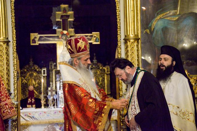 IPS Mitropolit Teofan: „Viața creștinului este o cruce prin urmarea lui Hristos și prin lepădare de sine”
