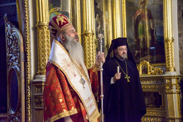 IPS Mitropolit Teofan: „Viața creștinului este o cruce prin urmarea lui Hristos și prin lepădare de sine”