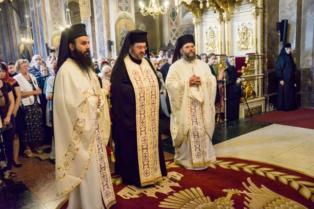 IPS Mitropolit Teofan: „Viața creștinului este o cruce prin urmarea lui Hristos și prin lepădare de sine”