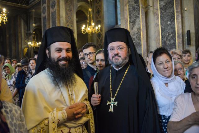 IPS Mitropolit Teofan: „Viața creștinului este o cruce prin urmarea lui Hristos și prin lepădare de sine”