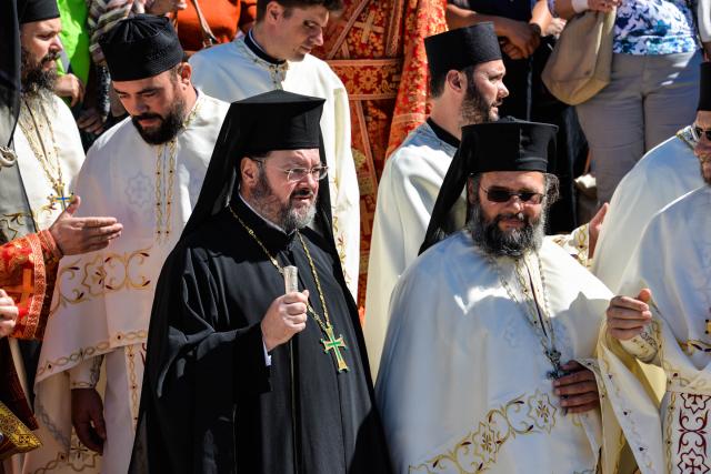 IPS Mitropolit Teofan: „Viața creștinului este o cruce prin urmarea lui Hristos și prin lepădare de sine”