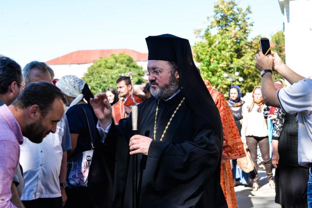 IPS Mitropolit Teofan: „Viața creștinului este o cruce prin urmarea lui Hristos și prin lepădare de sine”