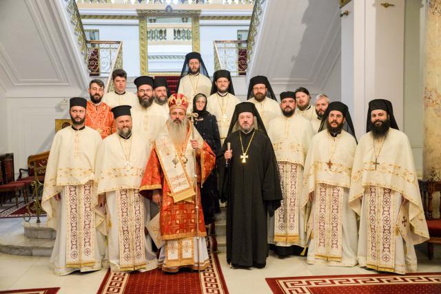 IPS Mitropolit Teofan: „Viața creștinului este o cruce prin urmarea lui Hristos și prin lepădare de sine”