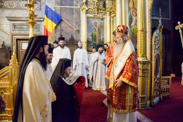 IPS Mitropolit Teofan: „Viața creștinului este o cruce prin urmarea lui Hristos și prin lepădare de sine”