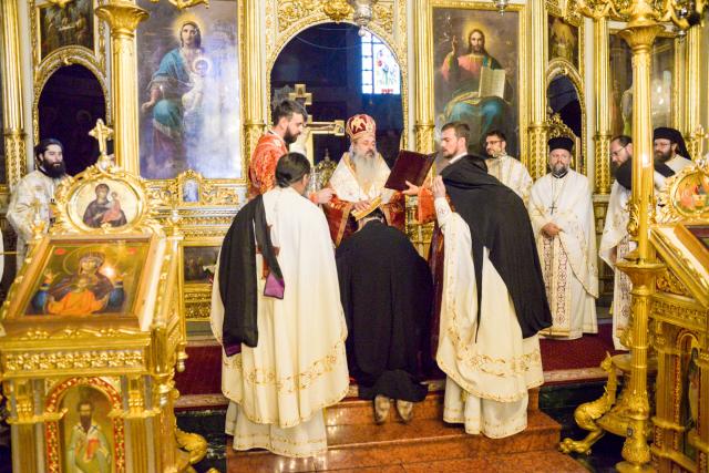 IPS Mitropolit Teofan: „Viața creștinului este o cruce prin urmarea lui Hristos și prin lepădare de sine”